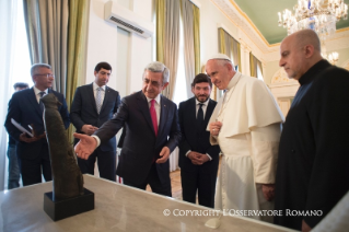 4-Apostolische Reise nach Armenien: Begegnung mit Vertretern des öffentlichen Lebens und der Regierung und mit dem Diplomatischen Korps 