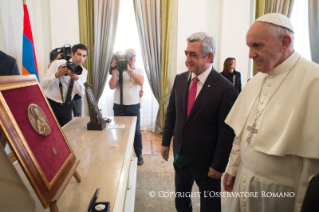 5-Voyage apostolique en Arménie : Rencontre avec les autorités civiles et avec le Corps diplomatique