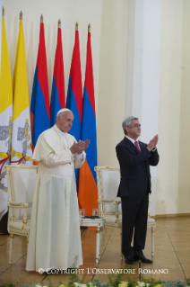 6-Apostolische Reise nach Armenien: Begegnung mit Vertretern des öffentlichen Lebens und der Regierung und mit dem Diplomatischen Korps 