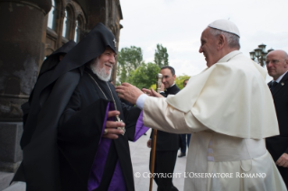 0-Voyage apostolique en Arménie : Rencontre avec le Catholicos au Palais apostolique