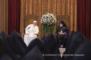 5-Voyage apostolique en Arménie : Rencontre avec le Catholicos au Palais apostolique