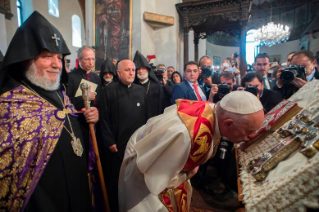 15-Viaggio Apostolico in Armenia: Visita di preghiera alla Cattedrale Apostolica