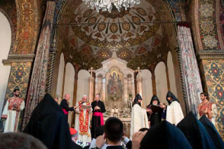 16-Apostolic Journey to Armenia: Visit and prayer at the Apostolic Cathedral
