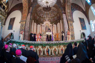 17-Apostolic Journey to Armenia: Visit and prayer at the Apostolic Cathedral