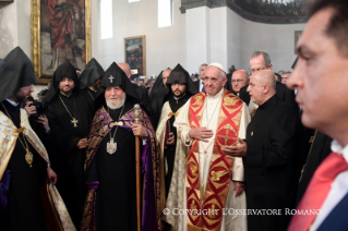 8-Voyage apostolique en Arm&#xe9;nie : Visite de pri&#xe8;re &#xe0; la cath&#xe9;drale apostolique