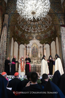 7-Voyage apostolique en Arm&#xe9;nie : Visite de pri&#xe8;re &#xe0; la cath&#xe9;drale apostolique