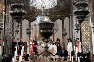 10-Voyage apostolique en Arm&#xe9;nie : Visite de pri&#xe8;re &#xe0; la cath&#xe9;drale apostolique