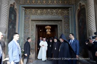 9-Viagem Apostólica à Armênia: Momento de oração na Catedral Apostólica 