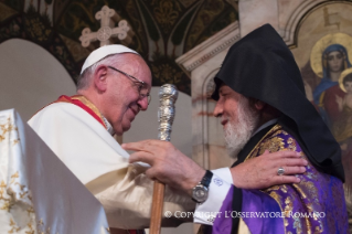 12-Viagem Apostólica à Armênia: Momento de oração na Catedral Apostólica 