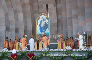 2-Viagem Apostólica à Armênia: Participação à Divina Liturgia na Catedral Apostólica Armênia