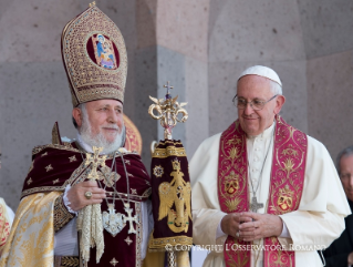 6-Voyage apostolique en Arm&#xe9;nie : Participation à la Divine Liturgie en la cathédrale arménienne apostolique