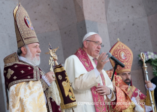 7-Voyage apostolique en Arm&#xe9;nie : Participation à la Divine Liturgie en la cathédrale arménienne apostolique