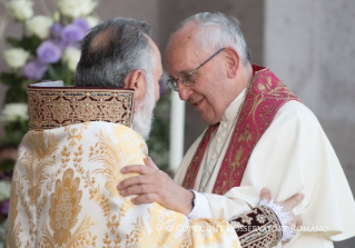 10-Voyage apostolique en Arm&#xe9;nie : Participation à la Divine Liturgie en la cathédrale arménienne apostolique