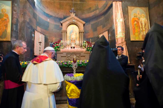 7-Viaggio Apostolico in Armenia: Preghiera al Monastero di Khor Virap