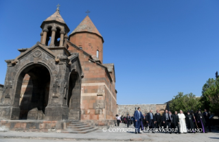 0-Viaggio Apostolico in Armenia: Preghiera al Monastero di Khor Virap