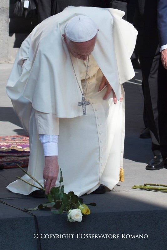 17-Apostolic Journey to Armenia: Visit to the Tzitzernakaberd Memorial Complex