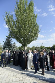 5-Apostolische Reise nach Armenien: Besuch des Denkmalkomplexes Zizernakaberd 