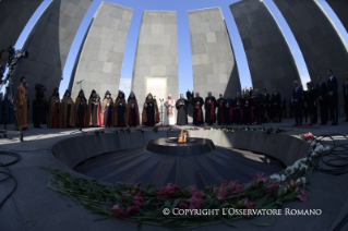 12-Apostolische Reise nach Armenien: Besuch des Denkmalkomplexes Zizernakaberd 