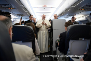 1-Apostolic Journey to Armenia: Greeting of the Holy Father to journalists during the flight to Armenia