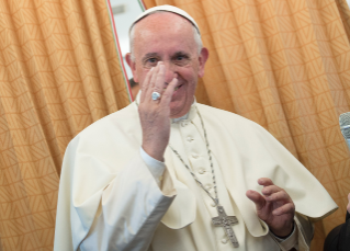 3-Viagem Apostólica: Entrevista coletiva do Santo Padre durante o voo de regresso da Armênia