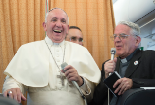 0-Apostolische Reise: Pressekonferenz mit dem Heiligen Vater auf dem Rückflug von Armenien nach Rom 