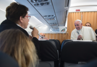 1-Apostolische Reise: Pressekonferenz mit dem Heiligen Vater auf dem Rückflug von Armenien nach Rom 