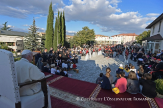 5-Apostolic Journey to Georgia and Azerbaijan: Meeting with the Church&#39;s charity workers and those they assist