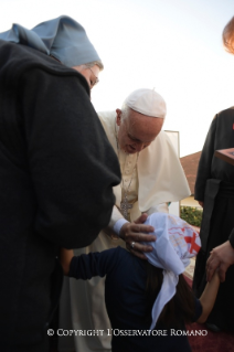 1-Apostolic Journey to Georgia and Azerbaijan: Meeting with the Church&#39;s charity workers and those they assist