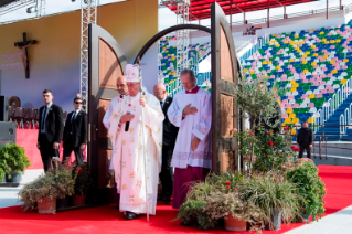 18-Voyage apostolique en G&#xe9;orgie et Azerba&#xef;djan:  Messe dans le stade M. Meskhi