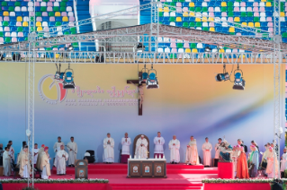 19-Voyage apostolique en G&#xe9;orgie et Azerba&#xef;djan:  Messe dans le stade M. Meskhi