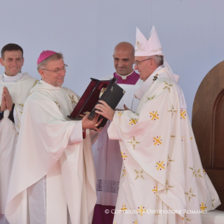 16-Viaje apost&#xf3;lico a Georgia y Azerbaiy&#xe1;n: Santa Misa en el estadio M. Meskhi