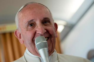 0-Conferenza Stampa del Santo Padre durante il volo di ritorno da Lesvos (Grecia)