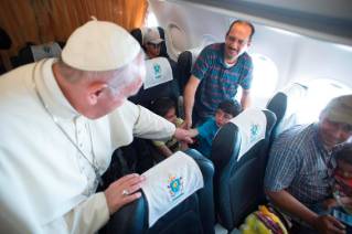 1-Conférence de presse du Saint-Père au cours du vol de retour de Lesbos