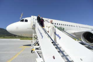2-Paroles du Pape au cours du vol d’aller à Lesbos
