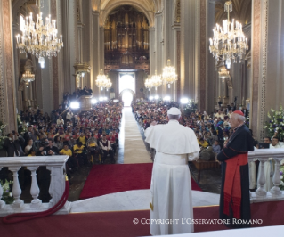 4-Voyage apostolique : Salut aux jeunes du cat&#xe9;chisme dans la cath&#xe9;drale de Morelia