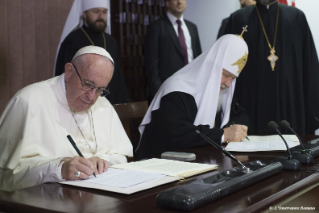 12-Rencontre du Pape Fran&#xe7;ois avec S.S. Cyrille, Patriarche de Moscou et de toute la Russie - Signature de la d&#xe9;claration conjointe