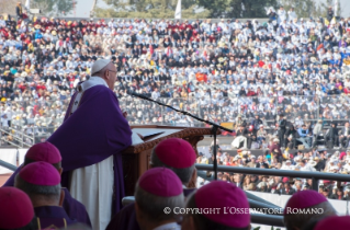 3-Viaggio Apostolico: Santa Messa con sacerdoti, religiose, religiosi, consacrati e seminaristi 