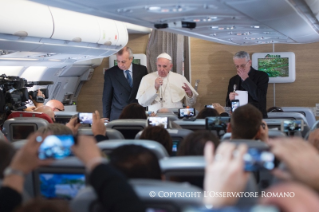 1-Viaje apostólico: Saludo a los periodistas durante el vuelo hacia La Habana para el encuentro con Su Santidad Kirill, Patriarca de Moscú y de todas las Rusias