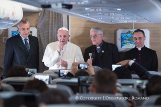 0-Viaggio Apostolico: Saluto del Santo Padre ai giornalisti durante il volo verso La Habana per l'incontro con S.S. Kirill, Patriarca di Mosca e di tutta la Russia