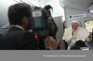 3-Viaggio Apostolico: Conferenza stampa del Santo Padre durante il volo di ritorno dal Messico