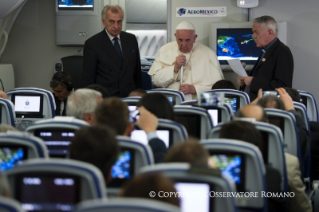 1-Viaggio Apostolico: Conferenza stampa del Santo Padre durante il volo di ritorno dal Messico