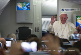10-Viaggio Apostolico: Conferenza stampa del Santo Padre durante il volo di ritorno dal Messico