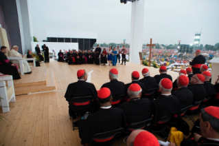 31-Viaggio Apostolico in Polonia: Cerimonia di accoglienza dei giovani