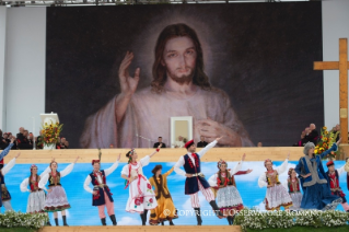 18-Viaje apostólico a Polonia: Ceremonia de acogida de los jóvenes en el parque Jordan de B&#x142;onia