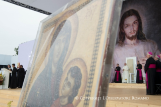 25-Viaje apostólico a Polonia: Ceremonia de acogida de los jóvenes en el parque Jordan de B&#x142;onia