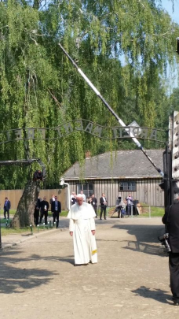 4-Voyage apostolique en Pologne : Visite &#xe0; Auschwitz