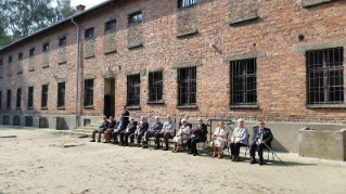 9-Voyage apostolique en Pologne : Visite &#xe0; Auschwitz