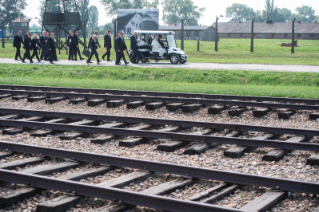 17-Viagem Apostólica à Polônia: Visita ao Campo de concentração de Birkenau 