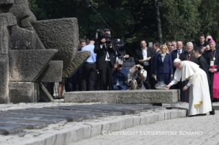 9-Viaggio Apostolico in Polonia: Visita al Campo di Birkenau