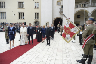 4-Viaje apost&#xf3;lico a Polonia: Encuentro con las autoridades, la sociedad civil y el cuerpo diplom&#xe1;tico